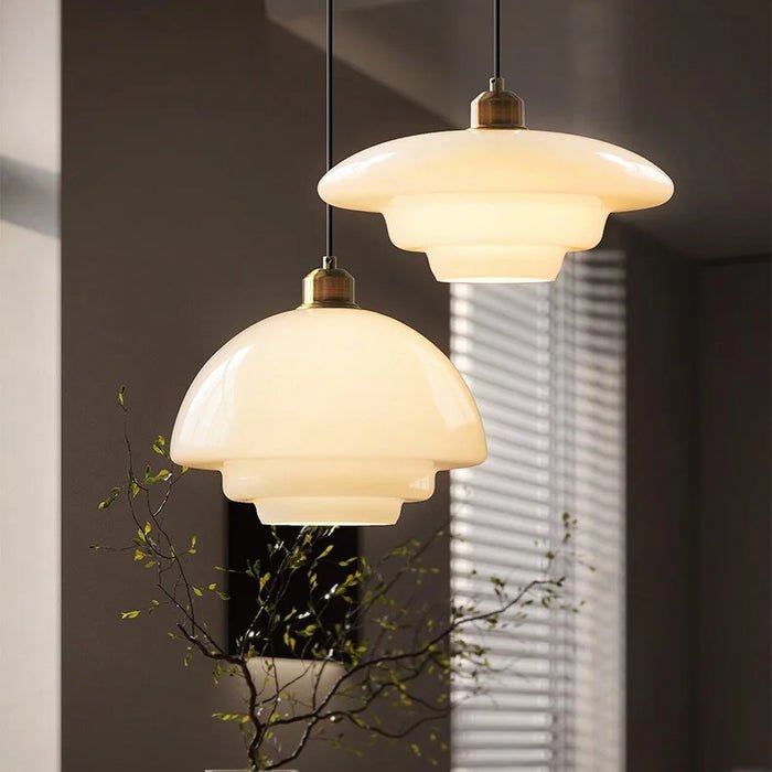 Hvid Glaspendel – Mid-century elegance i glas
