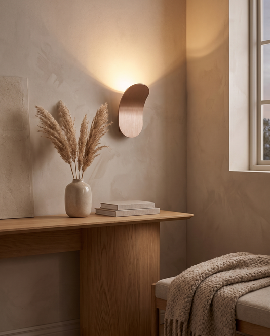 Moderne nordisk væglampe - modern nordic LED wall lamp, styled lifestyle shot