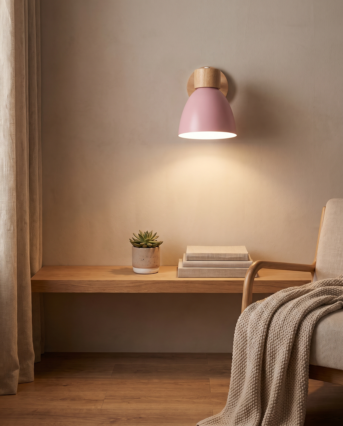 Moderne væglampe i træ og jern – skandinavisk design