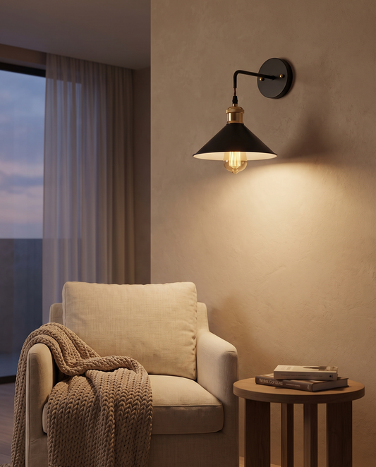 Moderne metalvæglampe – industriel stil, oliebehandlet finish