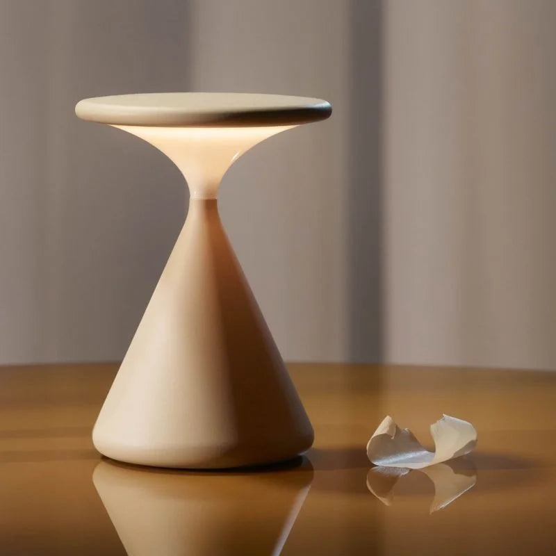 Aurora Trådløs Bordlampe – Timeglasdesign