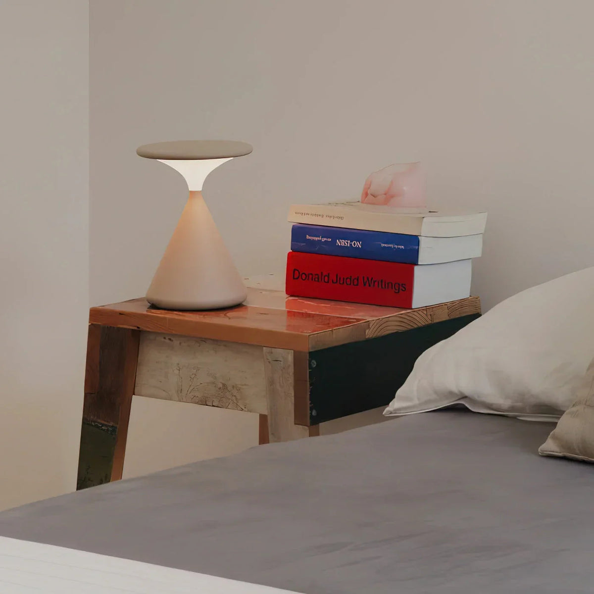 Aurora Trådløs Bordlampe – Timeglasdesign