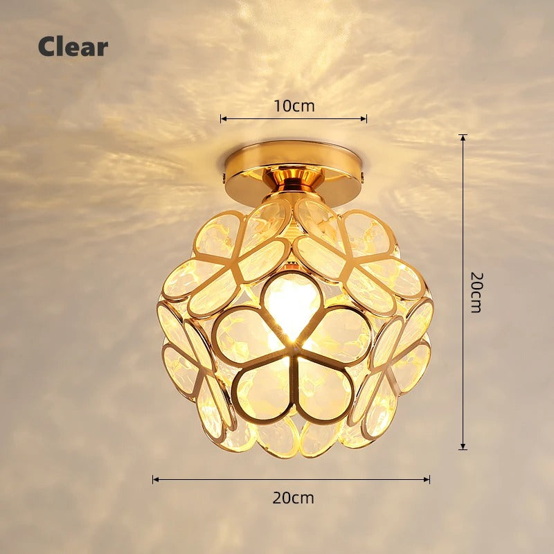 Nordisk kronbladsloftlampe – elegant lys til gang og entré