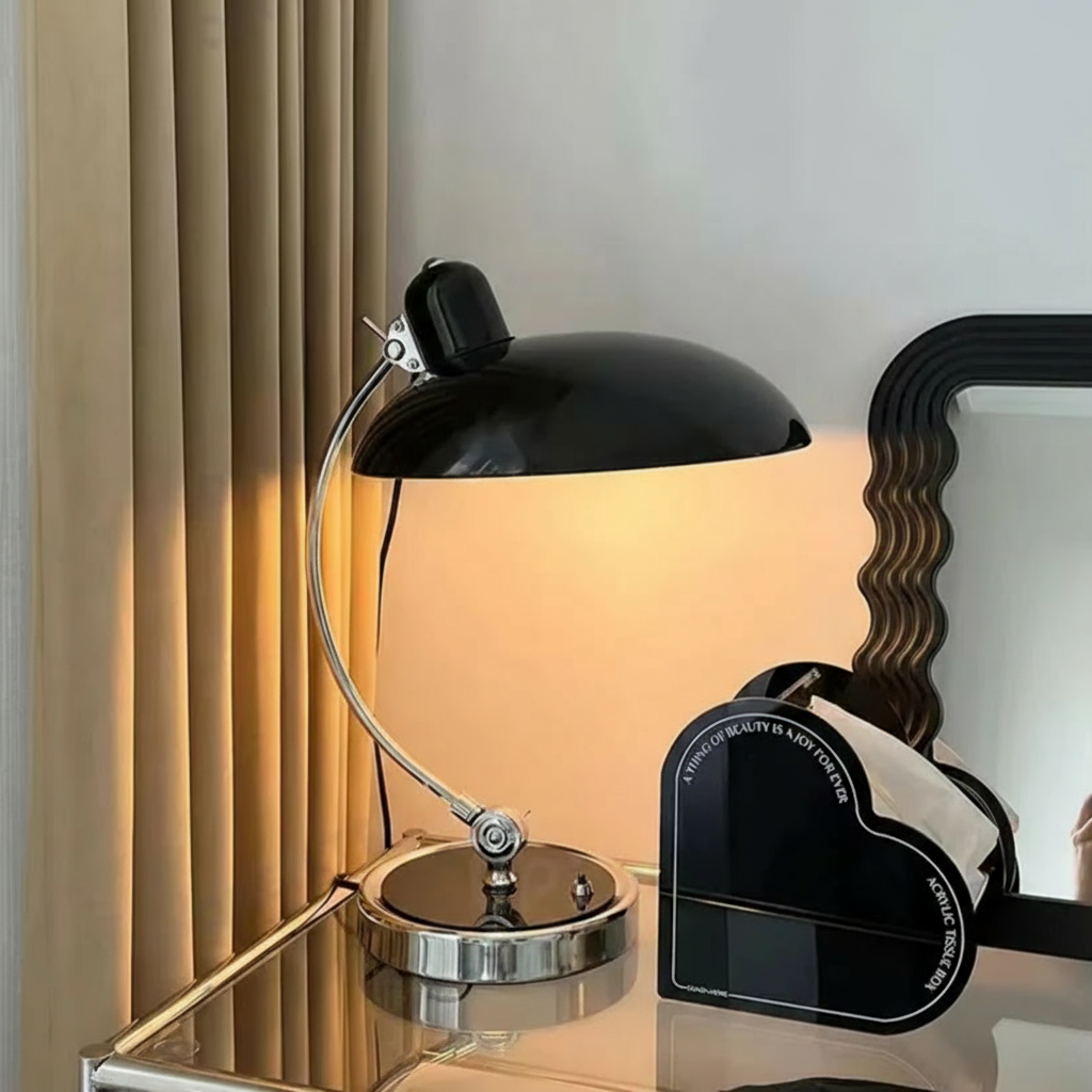 ScandiArc Bordlampe – Buet design i Bauhaus-stil
